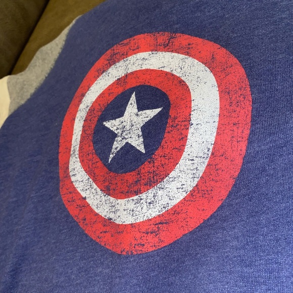 FINAL PRICE DROP! Like New Boys Captain America Pullover Hoodie - Picture 3 of 5